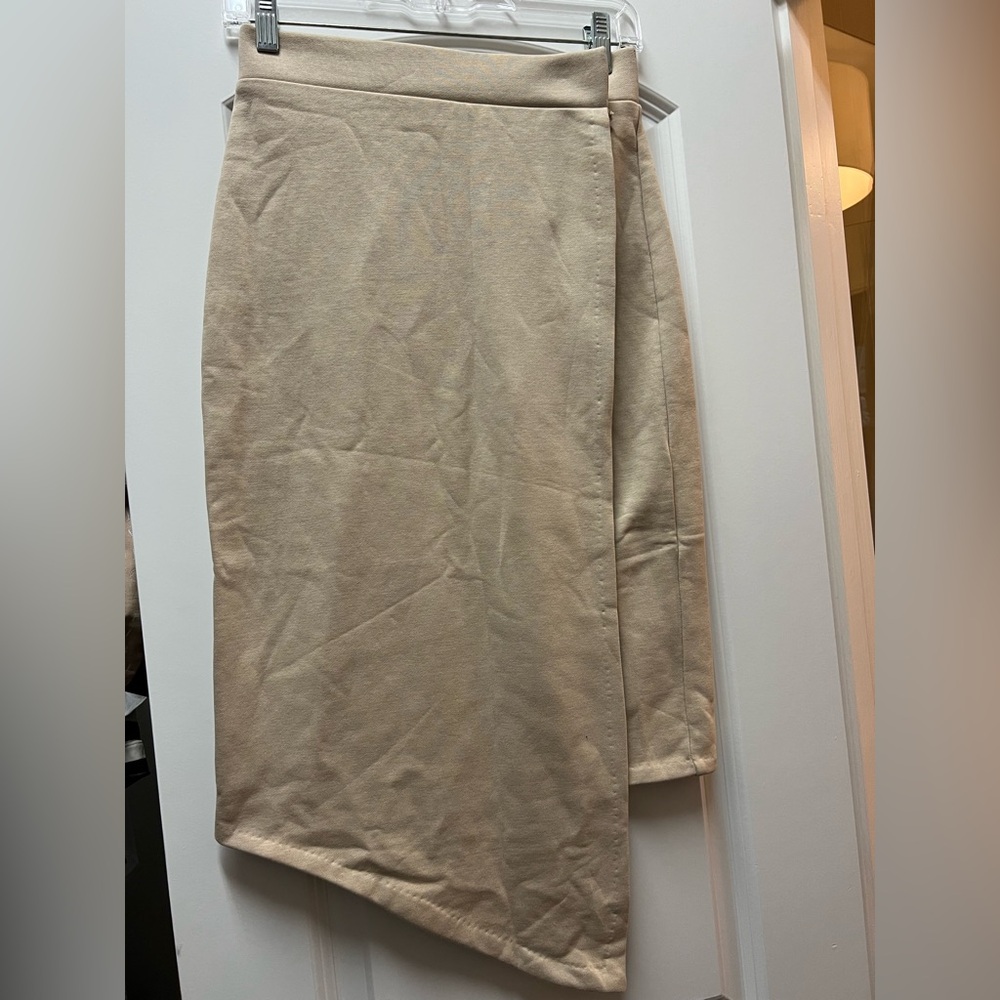 NWT Terea high waisted tan skirt - medium